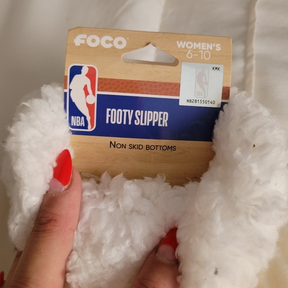 NBA Lakers Holiday Footy Slippers SZ 6-10 - Picture 2 of 5